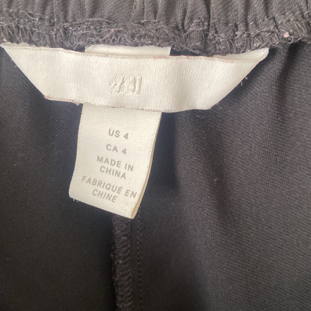 Like new! DRESSY PAPERBAG BLACK SHORTS BY H&M SIZE 4 - Picture 7 of 9